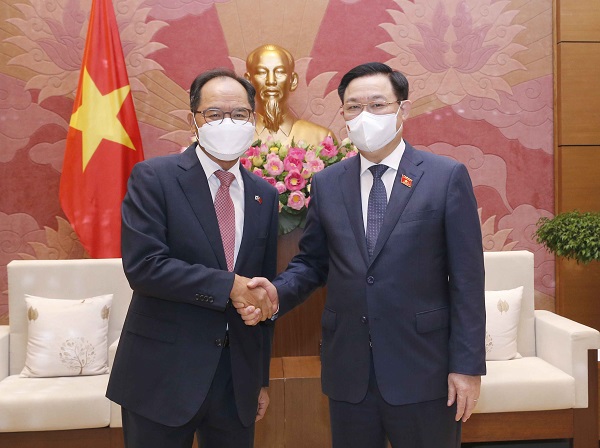 Chủ tịch Quốc hội Vương Đình Huệ nhấn mạnh khi tiếp Đại sứ Hàn Quốc tại Việt Nam, chiều 29/11. Tiếp Đại sứ Hàn Quốc Park Noh-Wan.