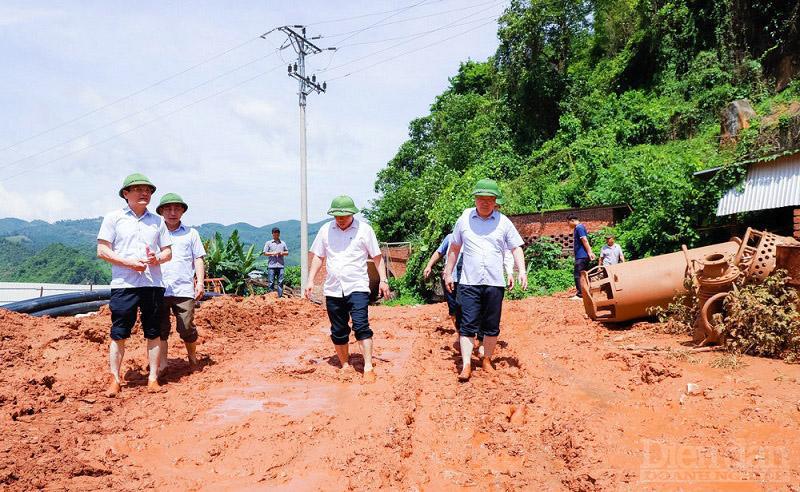 Chủ tịch tỉnh Nghệ An “thị sát” hiện trường sụt lún bất thường tại Quỳ Hợp