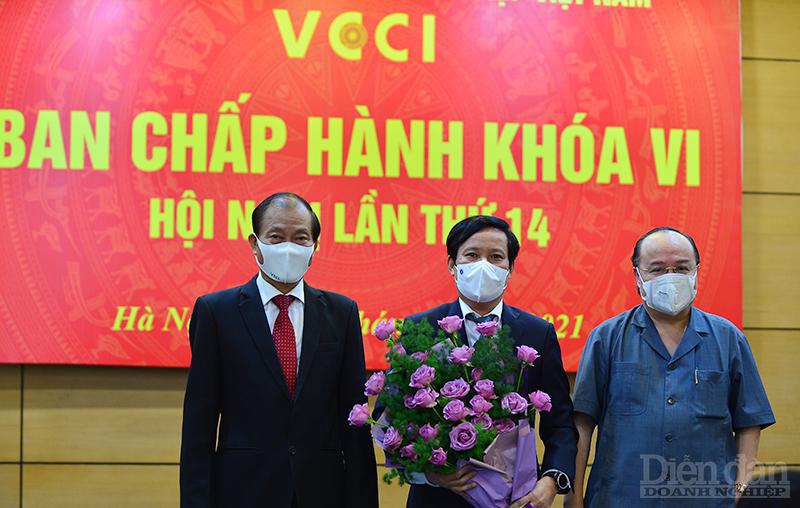 Tân Chủ tịch VCCI Phạm Tấn Công: Quyết liệt triển khai các hoạt động hợp tác doanh nghiệp ứng phó đại dịch