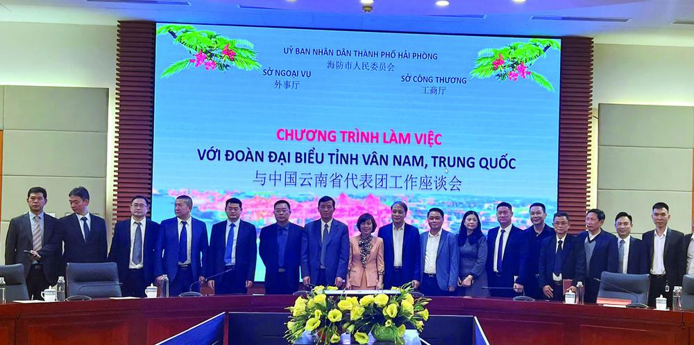 Phát triển logistics hành lang kinh tế Việt - Trung