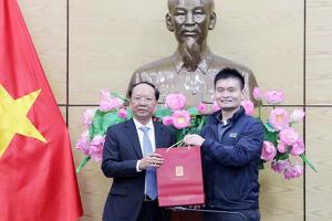 UBND tỉnh làm việc với Nhà đầu tư Radiant Opto...