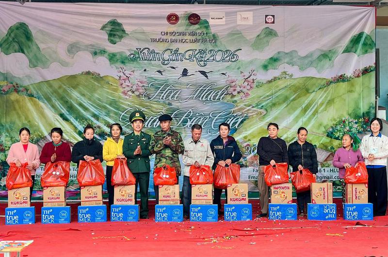 Chi bộ Sinh viên số 1 - Trường Đại học Luật Hà Nội tổ chức chương trình “Xuân gắn kết 2026: Hoà mạch xuân biên giới”