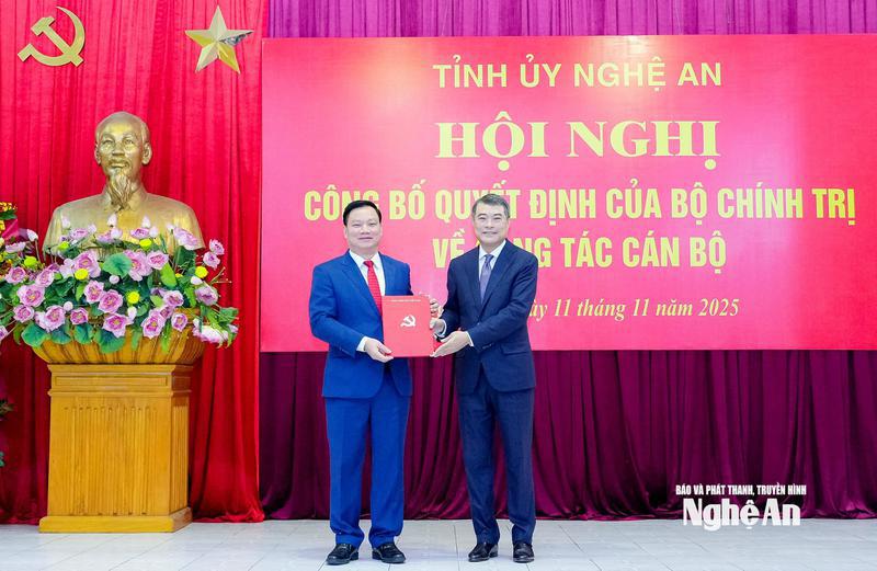 Đồng chí Nguyễn Khắc Thận giữ chức Bí thư Tỉnh ủy Nghệ An