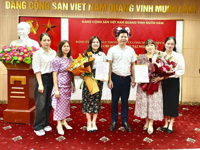 Tiếp tục công tác phát triển Đảng viên trong năm 2023, Chi bộ Chi nhánh VCCI tại Nghệ An tiến hành kết nạp Đảng viên mới