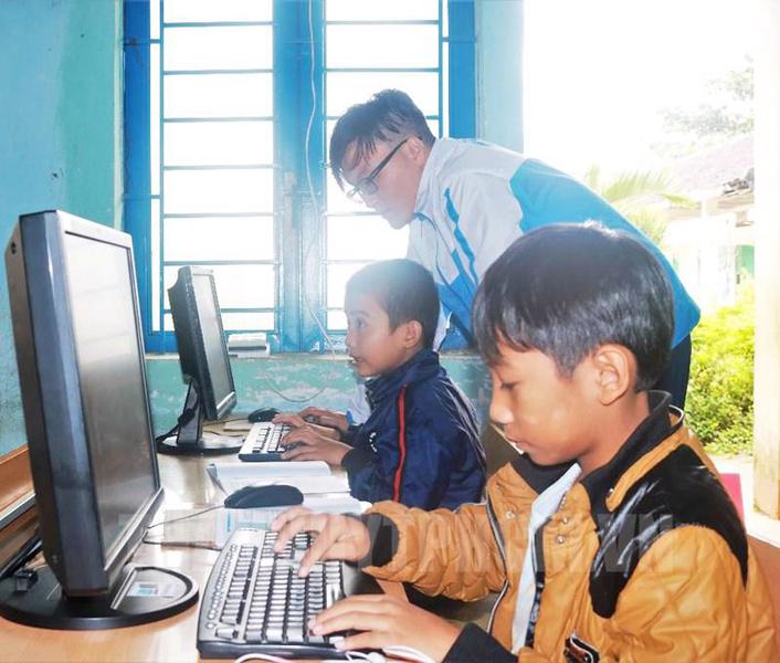 Bộ Tài chính đề xuất gói vay 3.500 tỷ hỗ trợ học sinh, sinh viên mua máy tính học trực tuyến