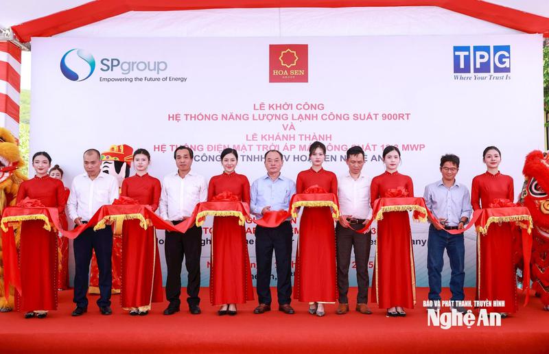 Tập đoàn Hoa Sen hợp tác với SP Group trong dự án năng lượng sạch giúp tránh phát thải hơn 14.000 tấn CO₂ mỗi năm tại Nghệ An