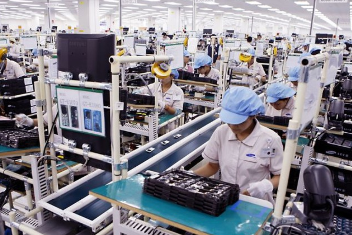 Nửa đầu tháng 9/2025 (1 - 15/9), xuất khẩu đạt 19,2 tỷ USD, trong khi nhập khẩu đạt 19,85 tỷ USD.