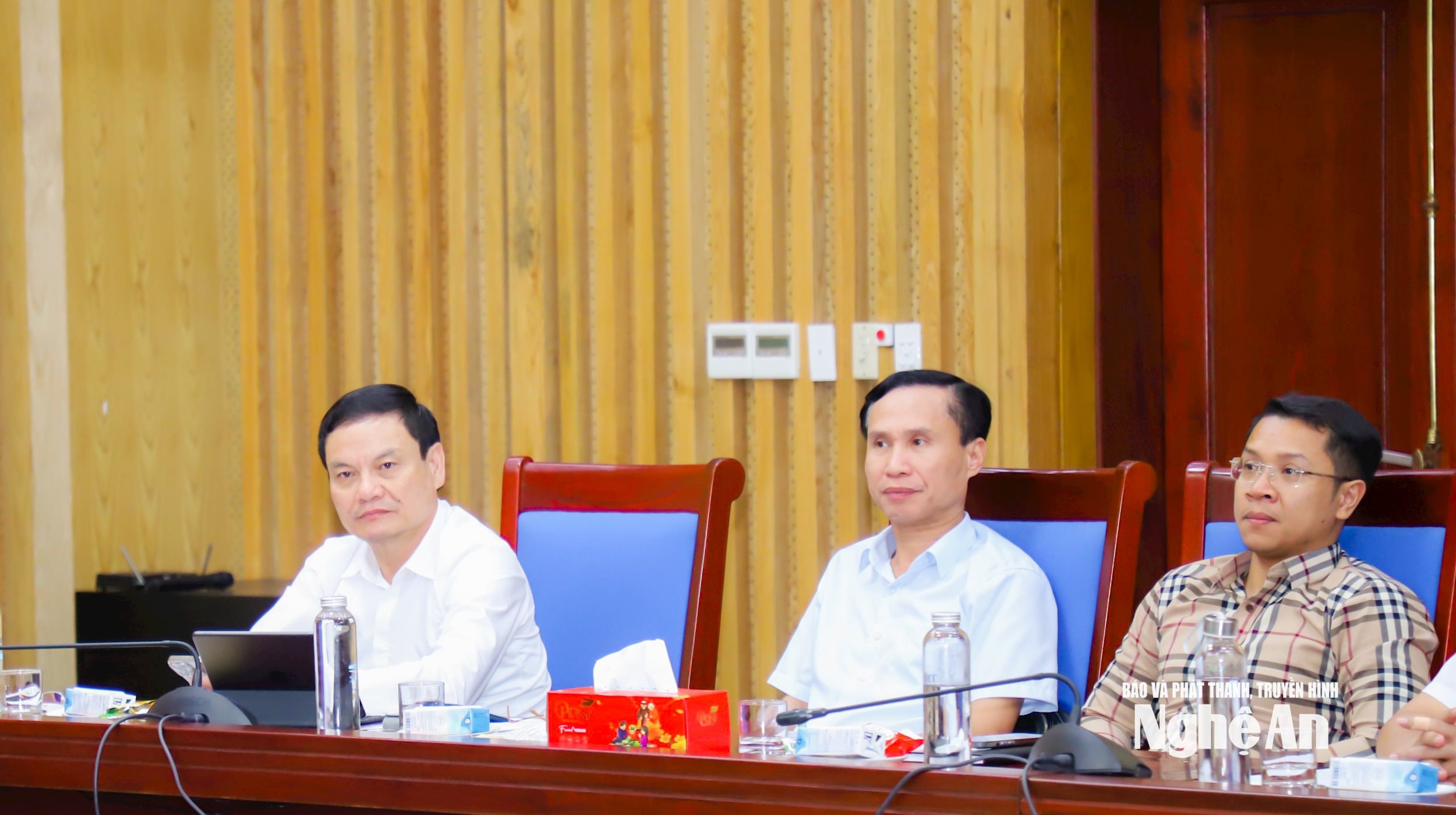 Các đại biểu dự hội nghị tại điểm cầu UBND tỉnh Nghệ An. Ảnh: Thành Duy