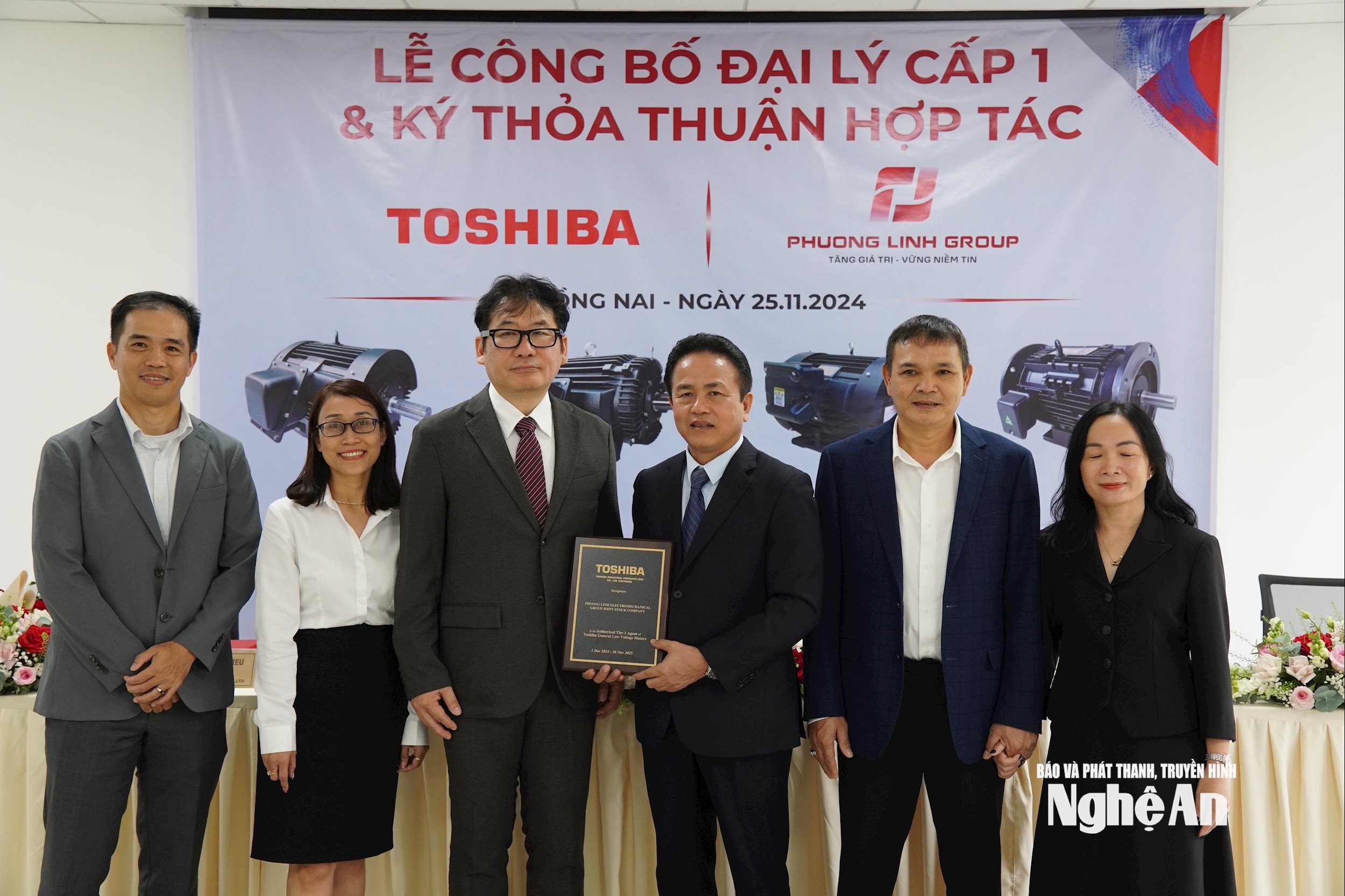 ký hợp tác