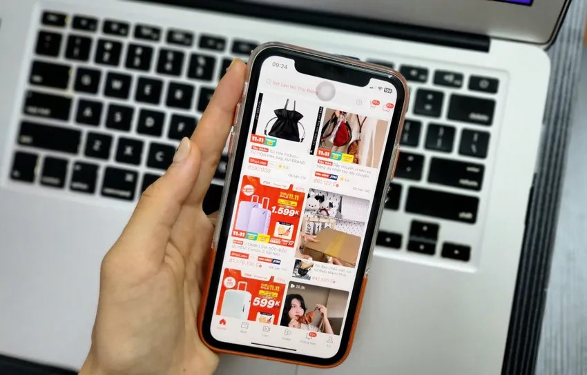 Từ 1-7, sàn thương mại điện tử sẽ nộp thuế thay người bán hàng online.